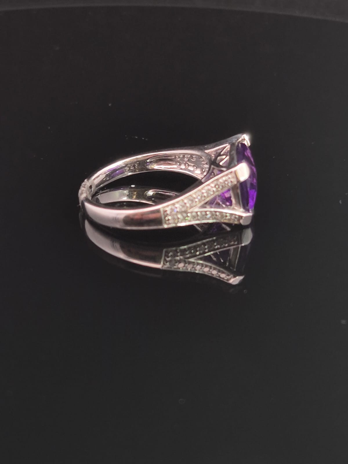9 Carat White Gold Amethyst and Diamond Ring - Image 2
