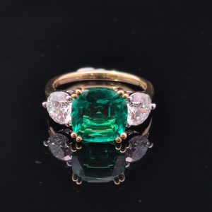 18ct Yellow Gold Emerald and Lab Grown Diamond Ring