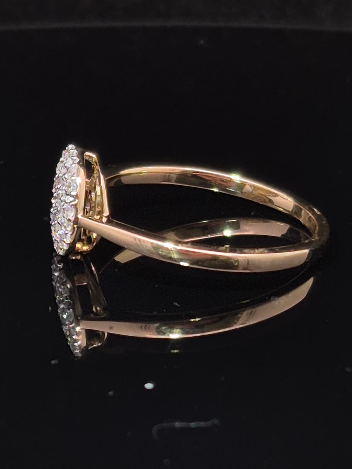 9ct Yellow Gold Diamond Cluster Ring - Image 2
