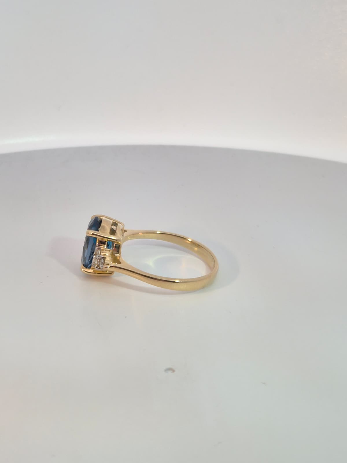9ct Yellow Gold London Blue Topaz Ring - Image 2