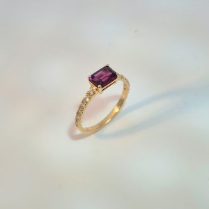 9ct Yellow Gold Garnet and 0.24ct Diamond Ring