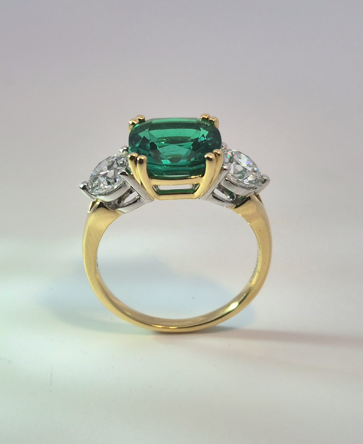 18ct Yellow Gold Emerald and Lab Grown Diamond Ring - Image 2