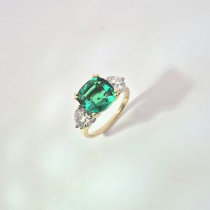 18ct Yellow Gold Emerald and Lab Grown Diamond Ring