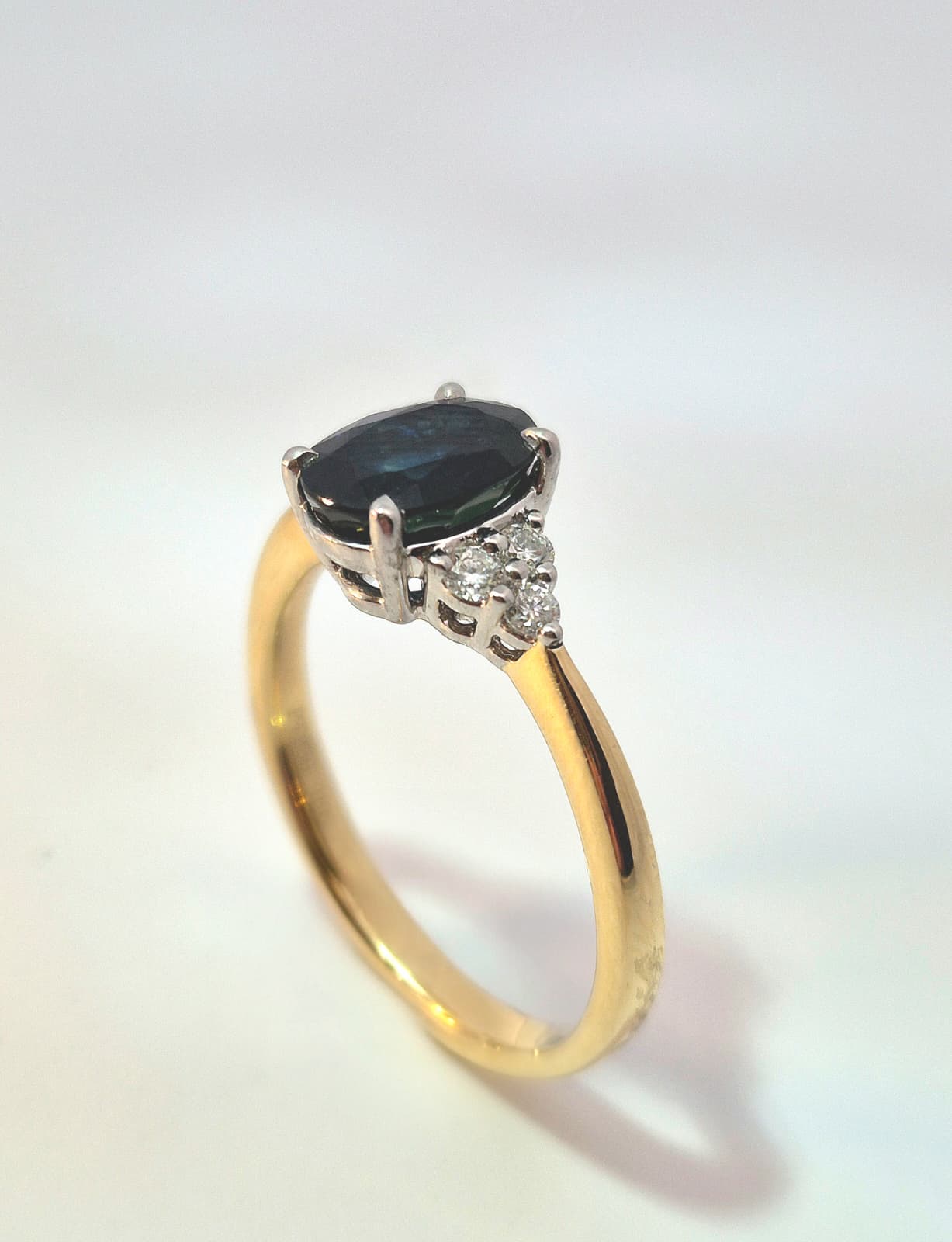 18ct Yellow Gold Sapphire and 0.17ct Diamond Ring - Image 3